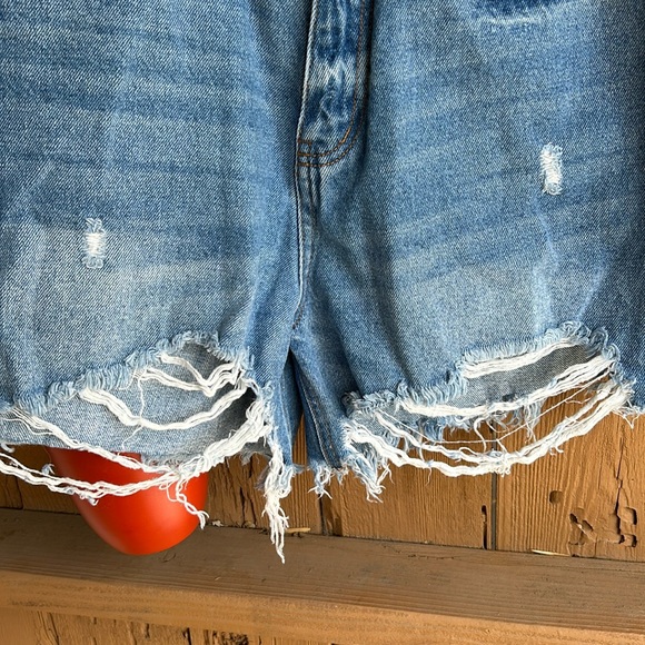 Distressed Mom Shorts - Picture 5 of 6